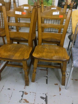 51084. Vastag tölgyfa ülőlapos székek.