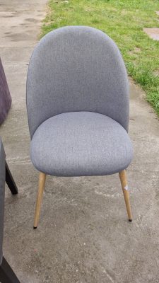 Modern székek.