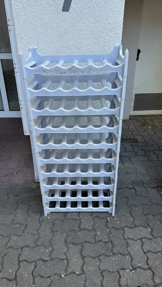 Műanyag bórtartó.