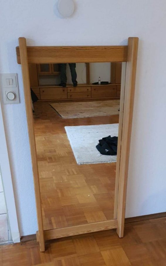  Fenyőkeretes tükör. 